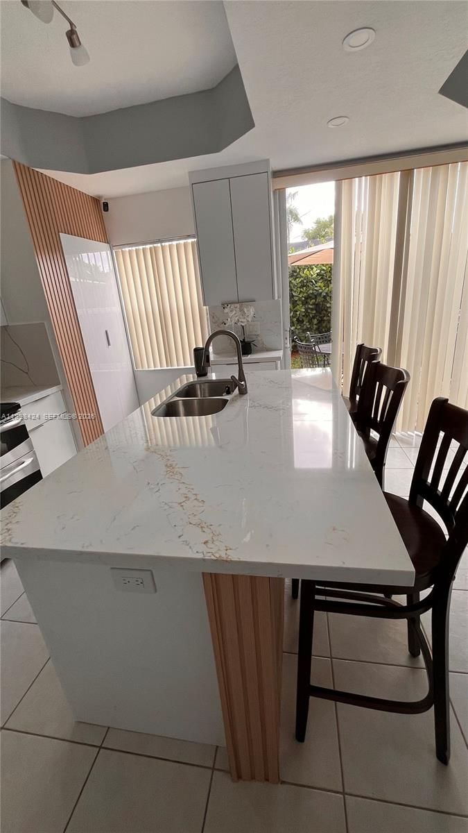 Real estate property located at 4943 Leeward Ln #3204, Broward, Villas At Harbor Isles Co, Dania Beach, FL