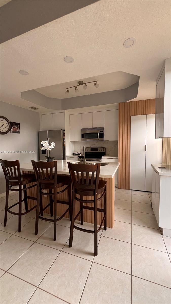 Real estate property located at 4943 Leeward Ln #3204, Broward, Villas At Harbor Isles Co, Dania Beach, FL