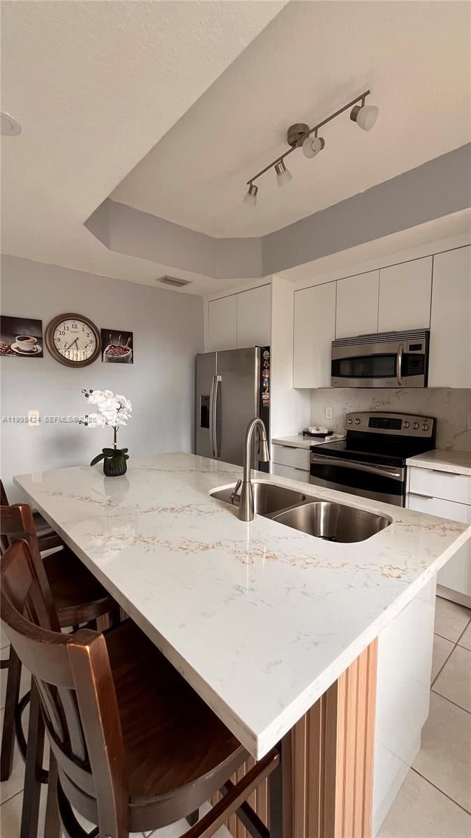 Real estate property located at 4943 Leeward Ln #3204, Broward, Villas At Harbor Isles Co, Dania Beach, FL