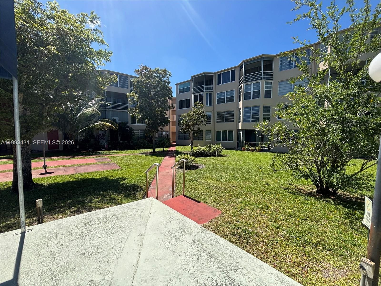 Real estate property located at 1501 191st St C211, Miami-dade, Rolling Green Condo C, Miami, FL