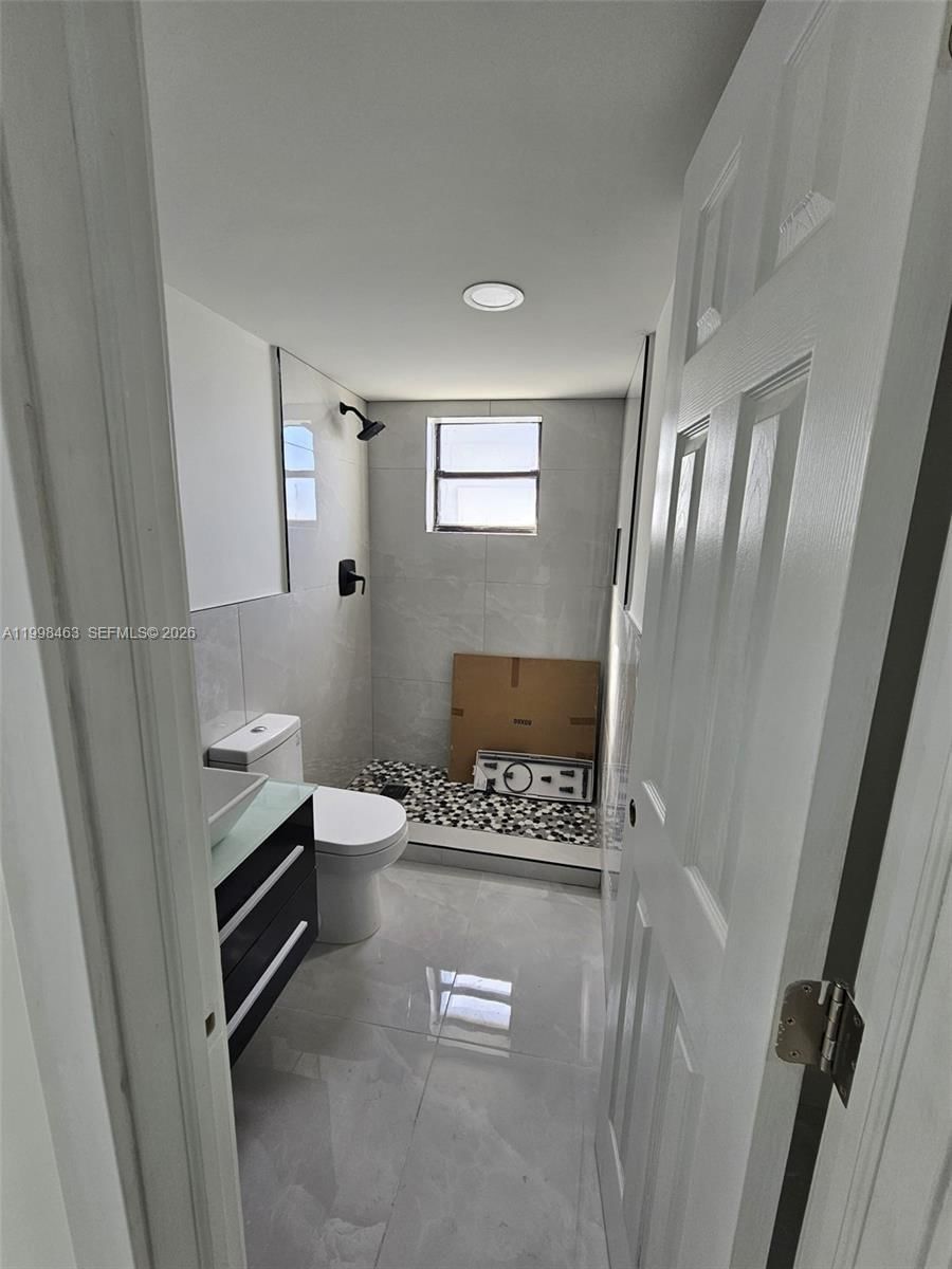 Real estate property located at 7125 Bay Dr #506, Miami-dade, Bay Plaza Condo, Miami Beach, FL