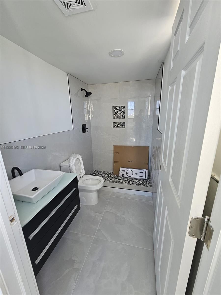 Real estate property located at 7125 Bay Dr #506, Miami-dade, Bay Plaza Condo, Miami Beach, FL
