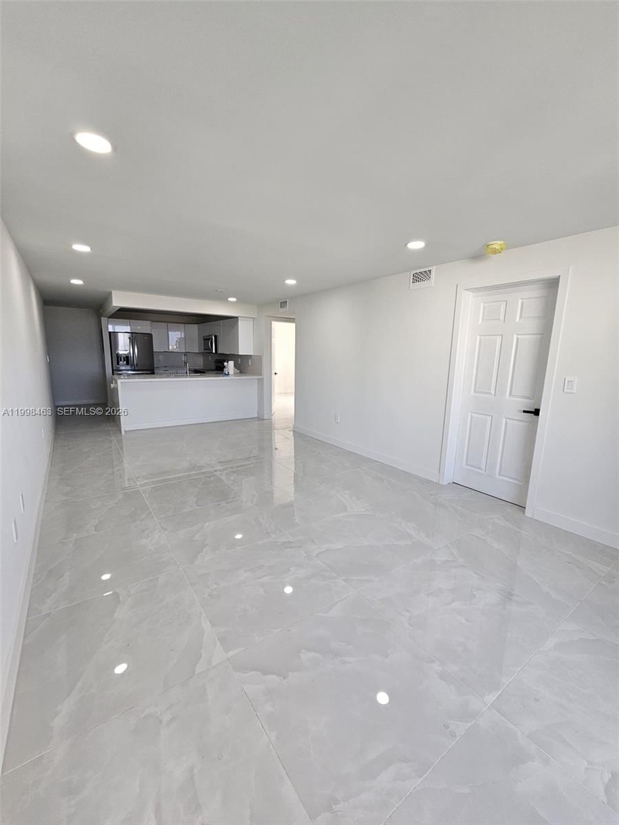 Real estate property located at 7125 Bay Dr #506, Miami-dade, Bay Plaza Condo, Miami Beach, FL