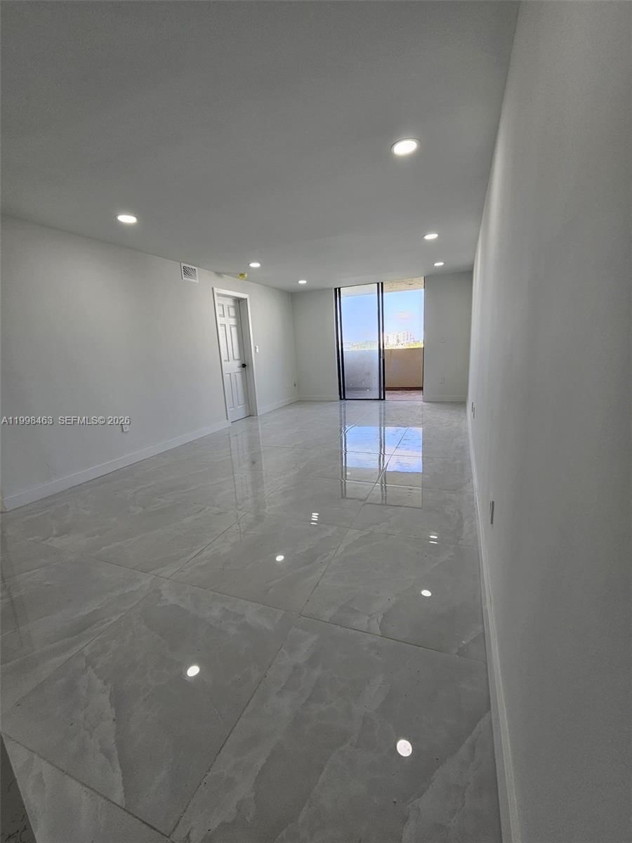 Real estate property located at 7125 Bay Dr #506, Miami-dade, Bay Plaza Condo, Miami Beach, FL
