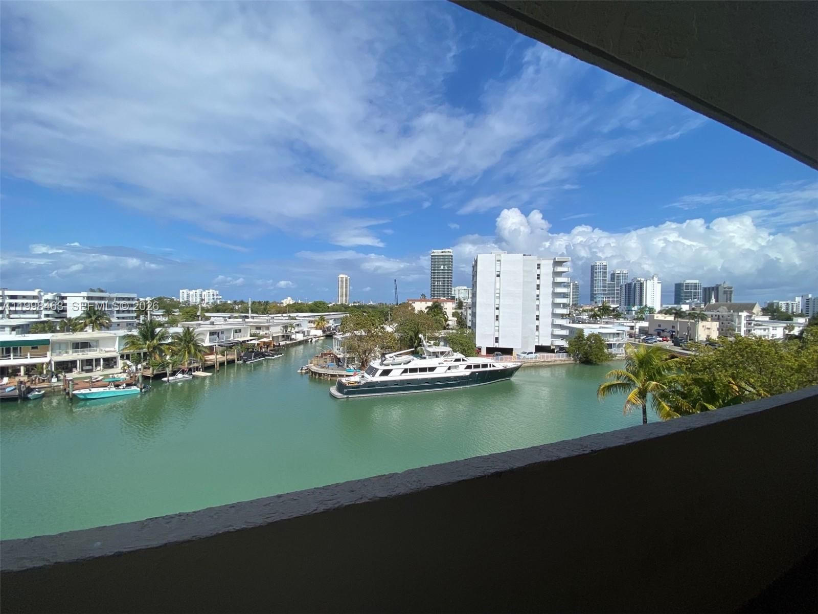 Real estate property located at 7125 Bay Dr #506, Miami-dade, Bay Plaza Condo, Miami Beach, FL
