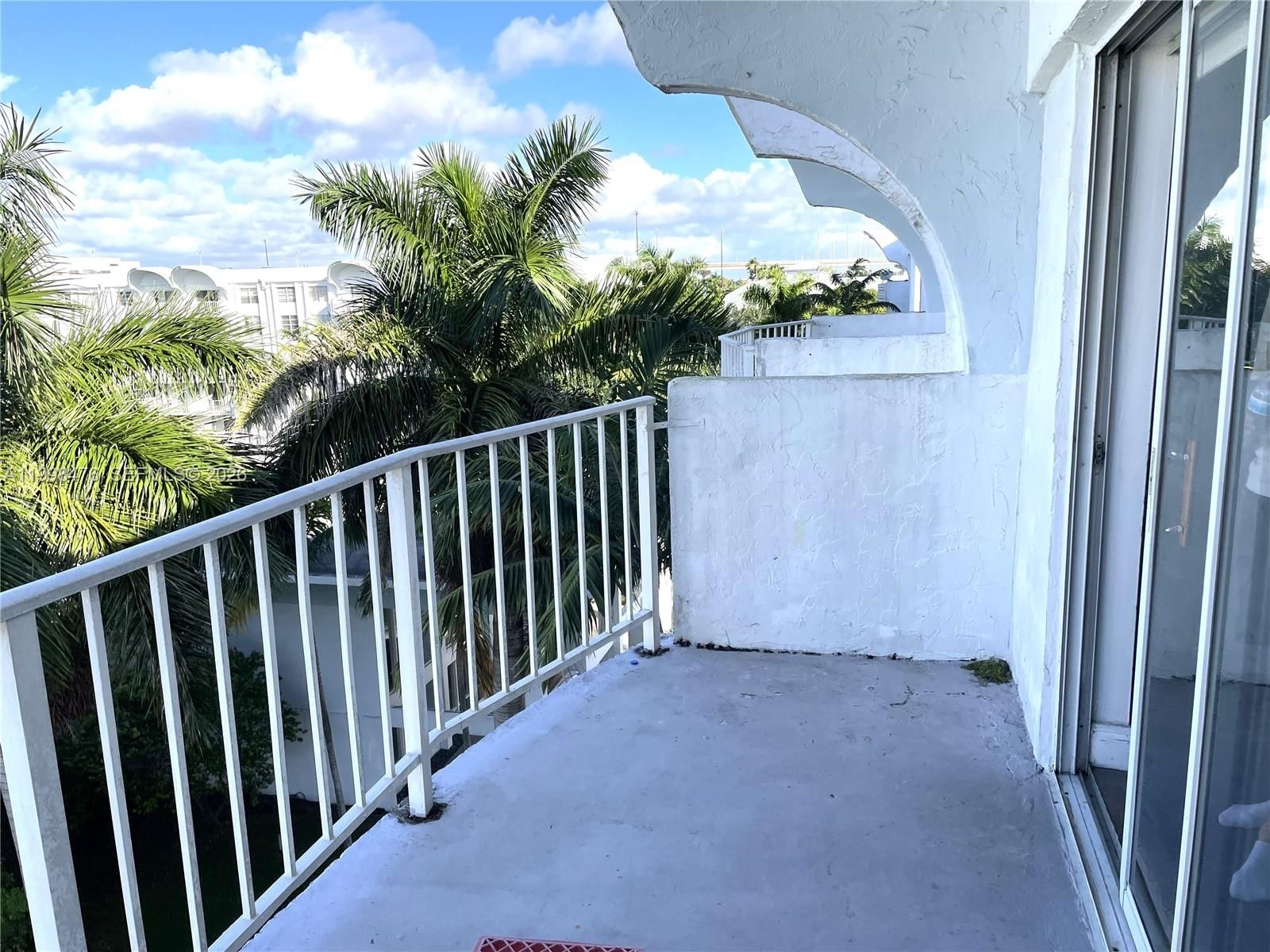 Real estate property located at 494 165th St Rd C-601, Miami-dade, Montecarlo Condo, Miami, FL
