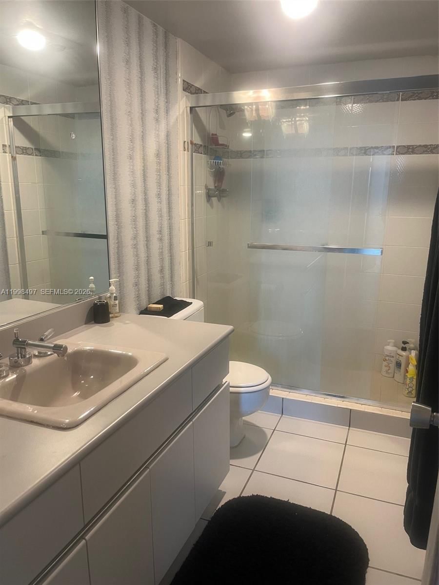 Real estate property located at 300 Bayview Dr #516, Miami-dade, Arlen House Condo, Sunny Isles Beach, FL