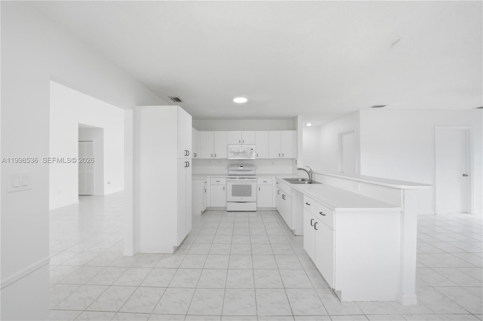 Real estate property located at 4540 151st Pl, Miami-dade, The Mansions, Miami, FL