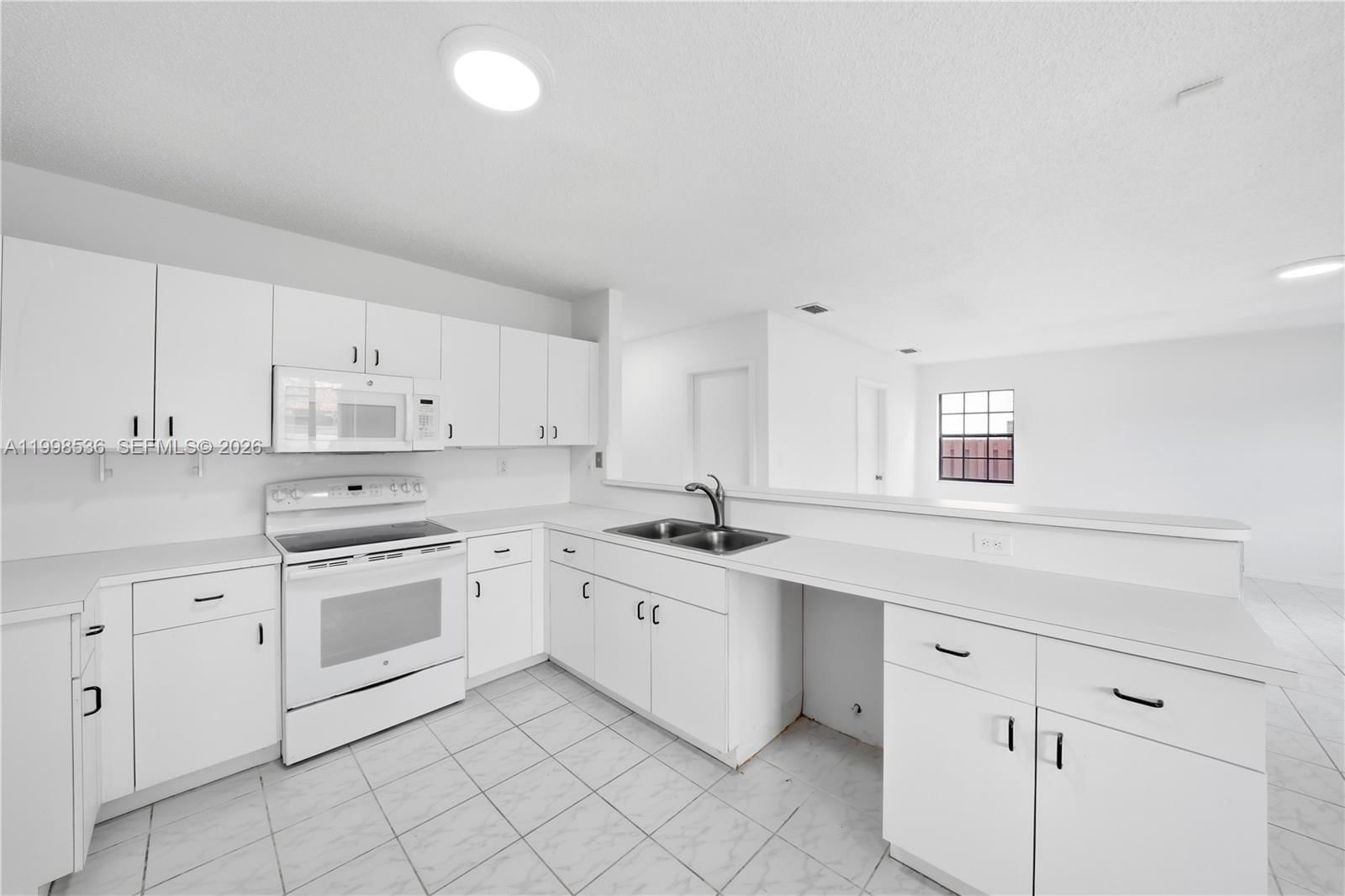 Real estate property located at 4540 151st Pl, Miami-dade, The Mansions, Miami, FL