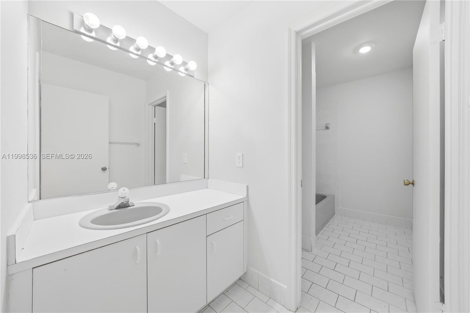 Real estate property located at 4540 151st Pl, Miami-dade, The Mansions, Miami, FL