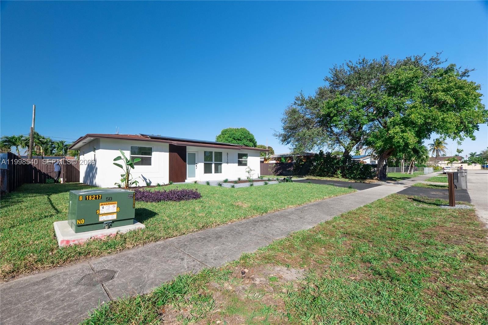 Real estate property located at 3110 34th Ave, Broward, Lake Forest Sec 4, West Park, FL