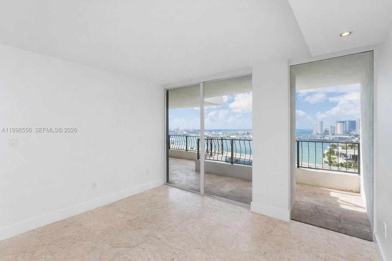 Real estate property located at 555 15th St #26J, Miami-dade, Venetia Condo, Miami, FL