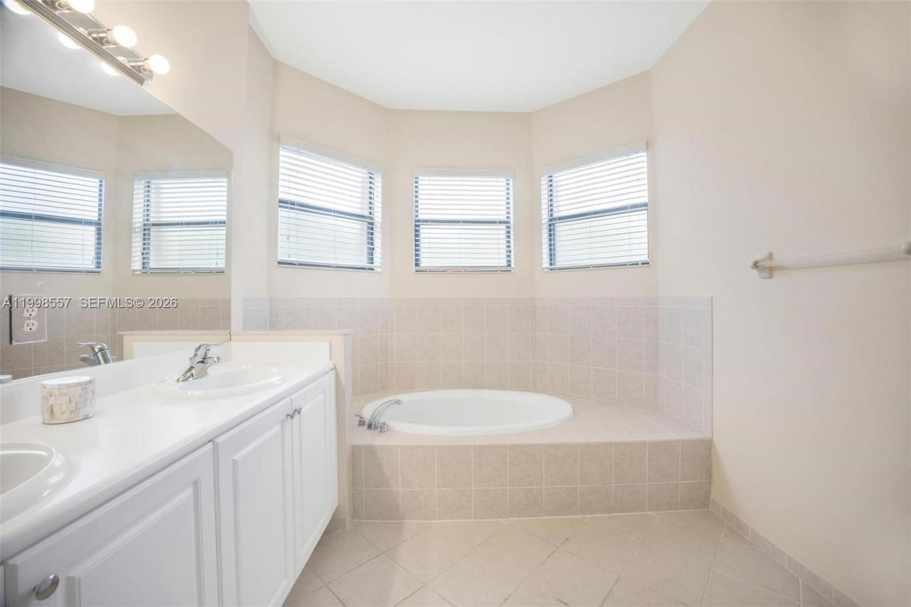 Real estate property located at 11278 241st St, Miami-dade, Silver Palm East Section, Homestead, FL