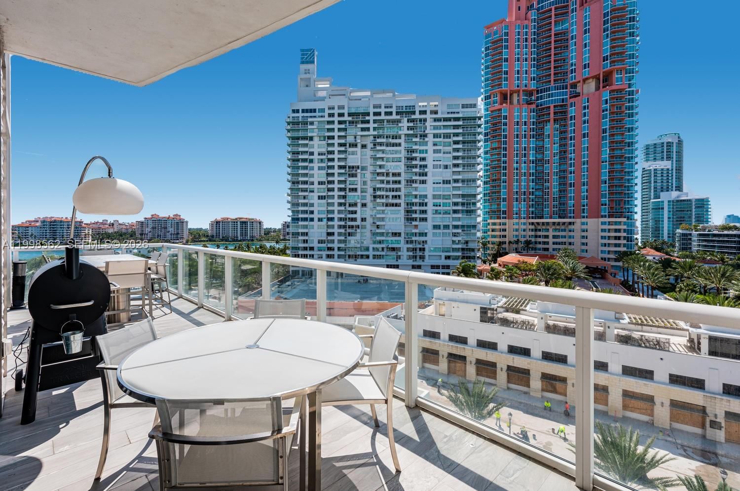 Real estate property located at 50 Pointe Dr #905, Miami-dade, Continuum On South Beach, Miami Beach, FL