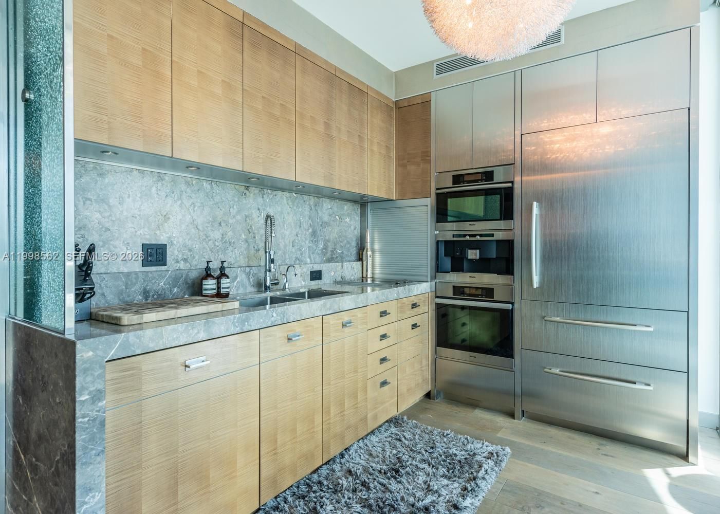 Real estate property located at 50 Pointe Dr #905, Miami-dade, Continuum On South Beach, Miami Beach, FL