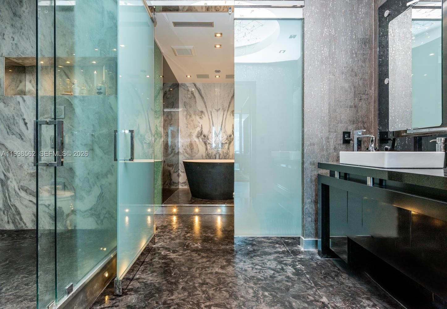 Real estate property located at 50 Pointe Dr #905, Miami-dade, Continuum On South Beach, Miami Beach, FL