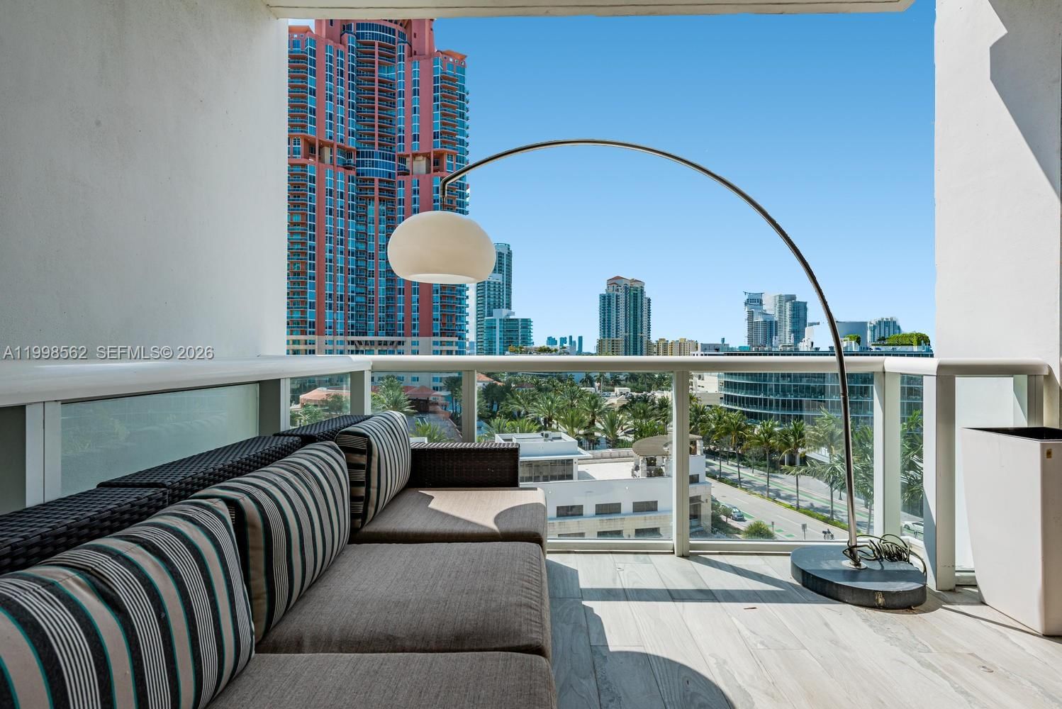 Real estate property located at 50 Pointe Dr #905, Miami-dade, Continuum On South Beach, Miami Beach, FL