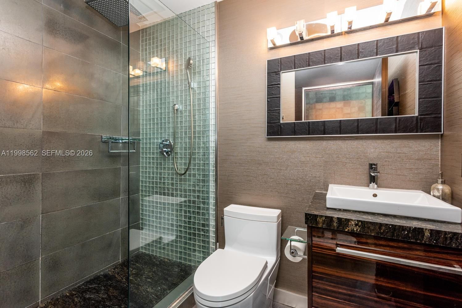 Real estate property located at 50 Pointe Dr #905, Miami-dade, Continuum On South Beach, Miami Beach, FL