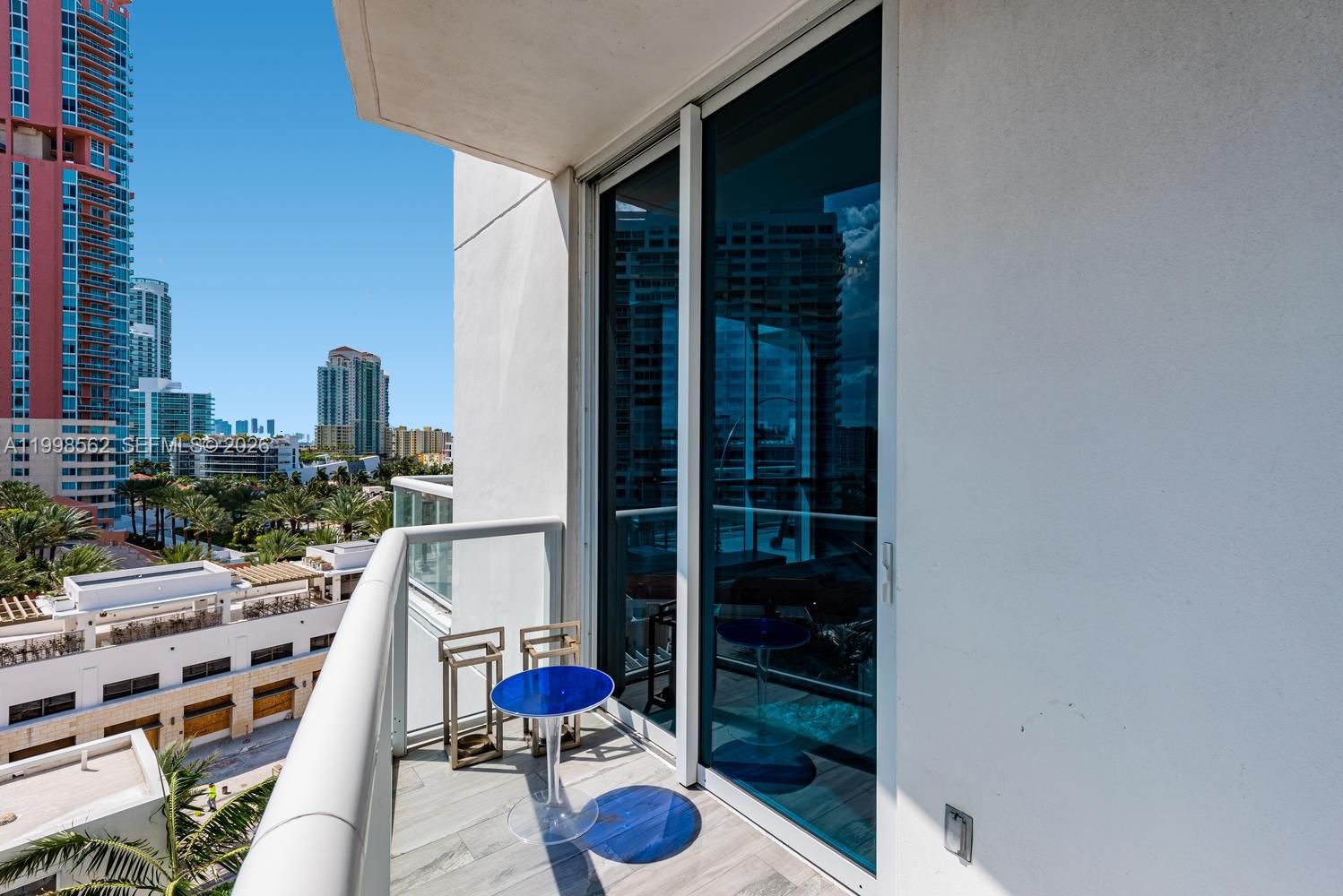 Real estate property located at 50 Pointe Dr #905, Miami-dade, Continuum On South Beach, Miami Beach, FL
