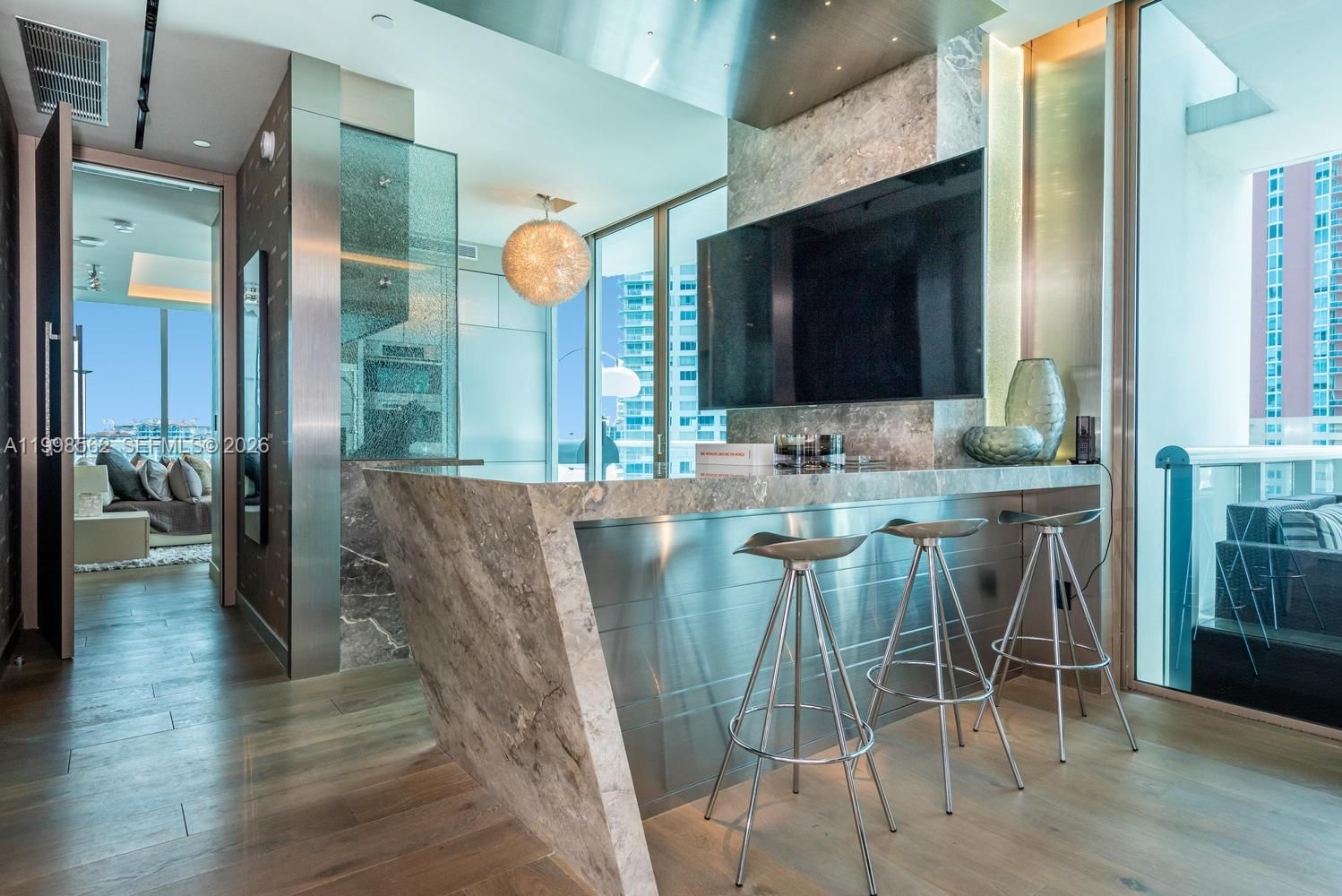 Real estate property located at 50 Pointe Dr #905, Miami-dade, Continuum On South Beach, Miami Beach, FL