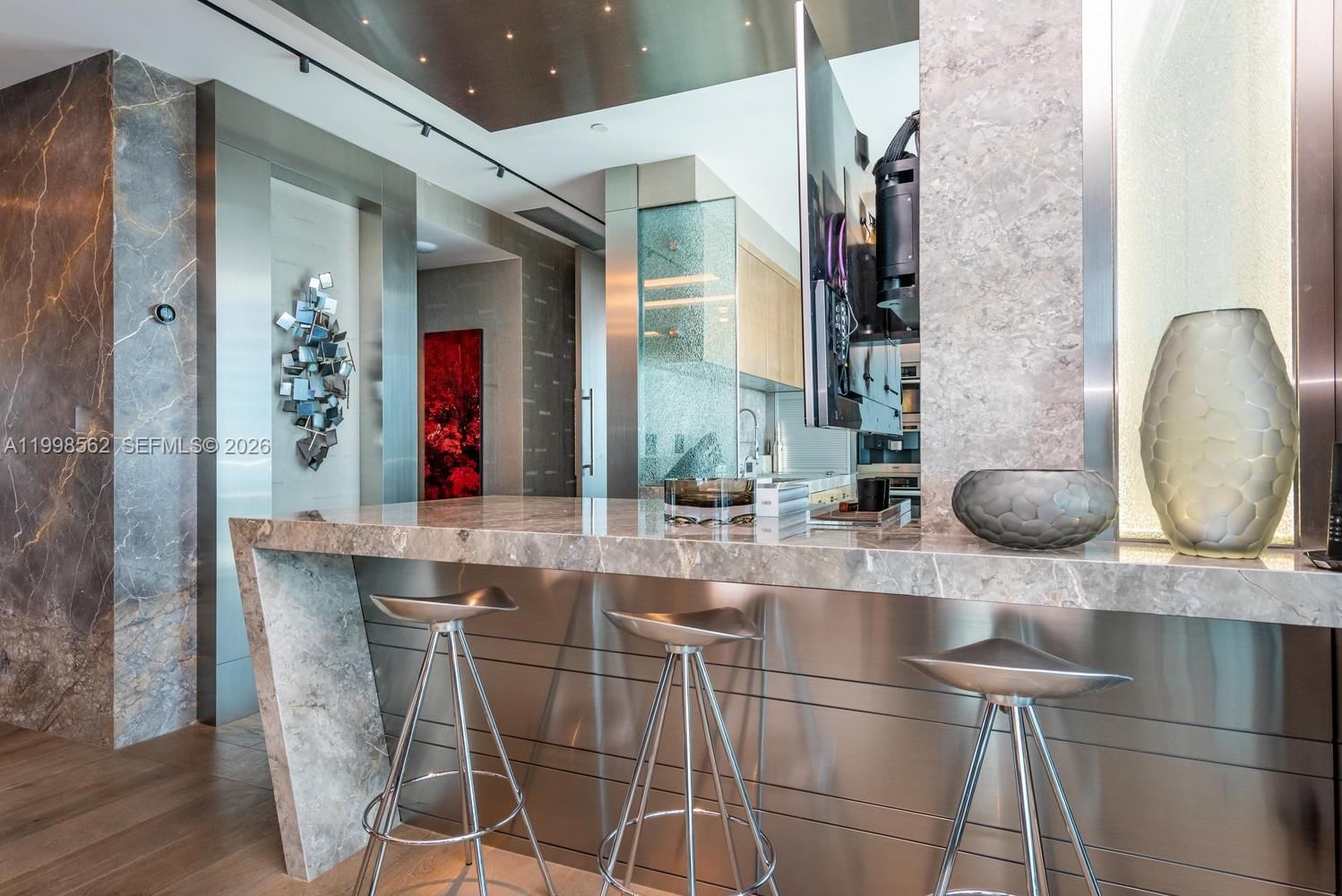 Real estate property located at 50 Pointe Dr #905, Miami-dade, Continuum On South Beach, Miami Beach, FL