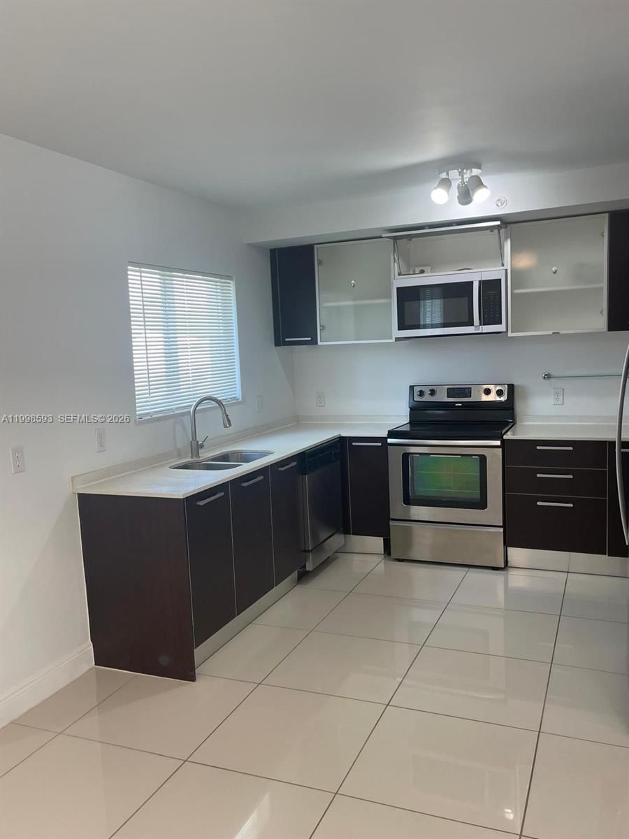 Real estate property located at 826 17th Ave, Broward, Hollywood, Hollywood, FL