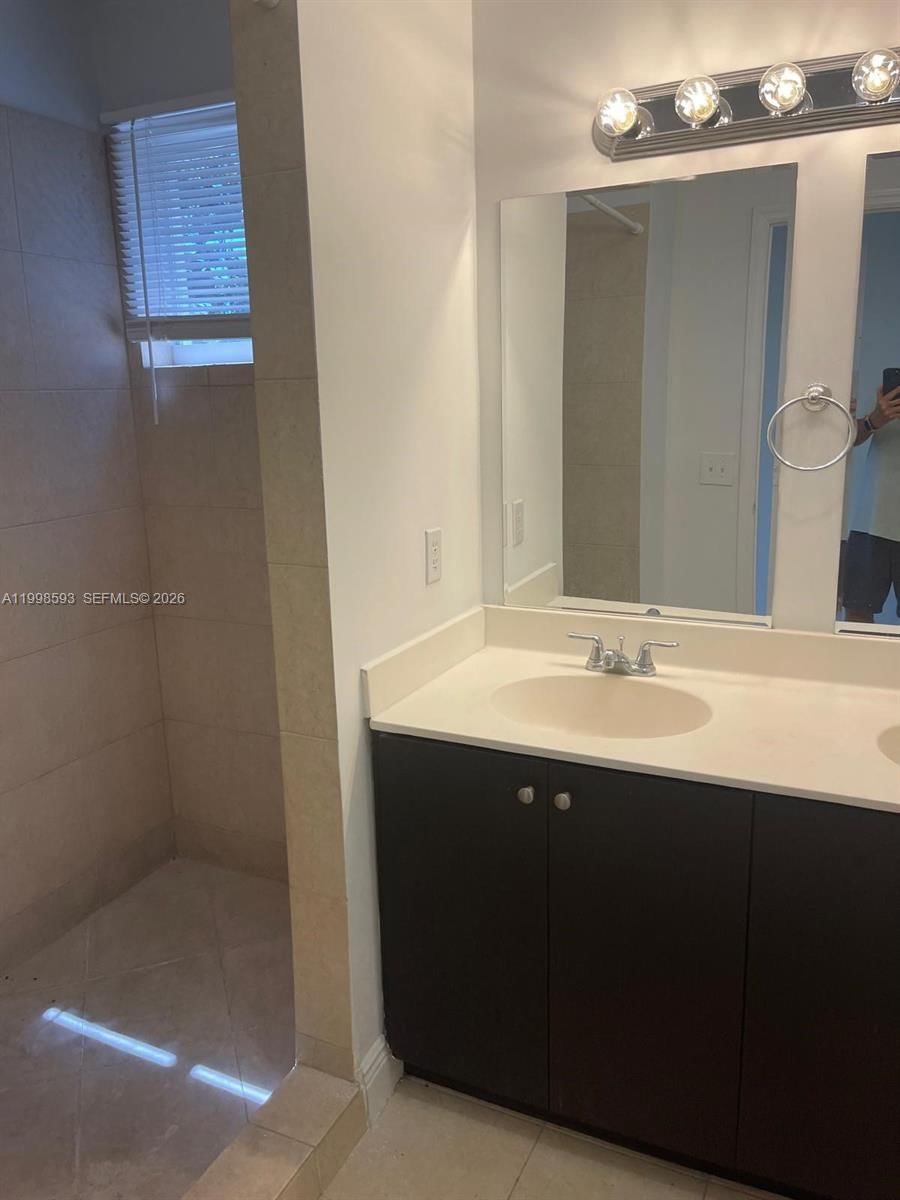 Real estate property located at 826 17th Ave, Broward, Hollywood, Hollywood, FL