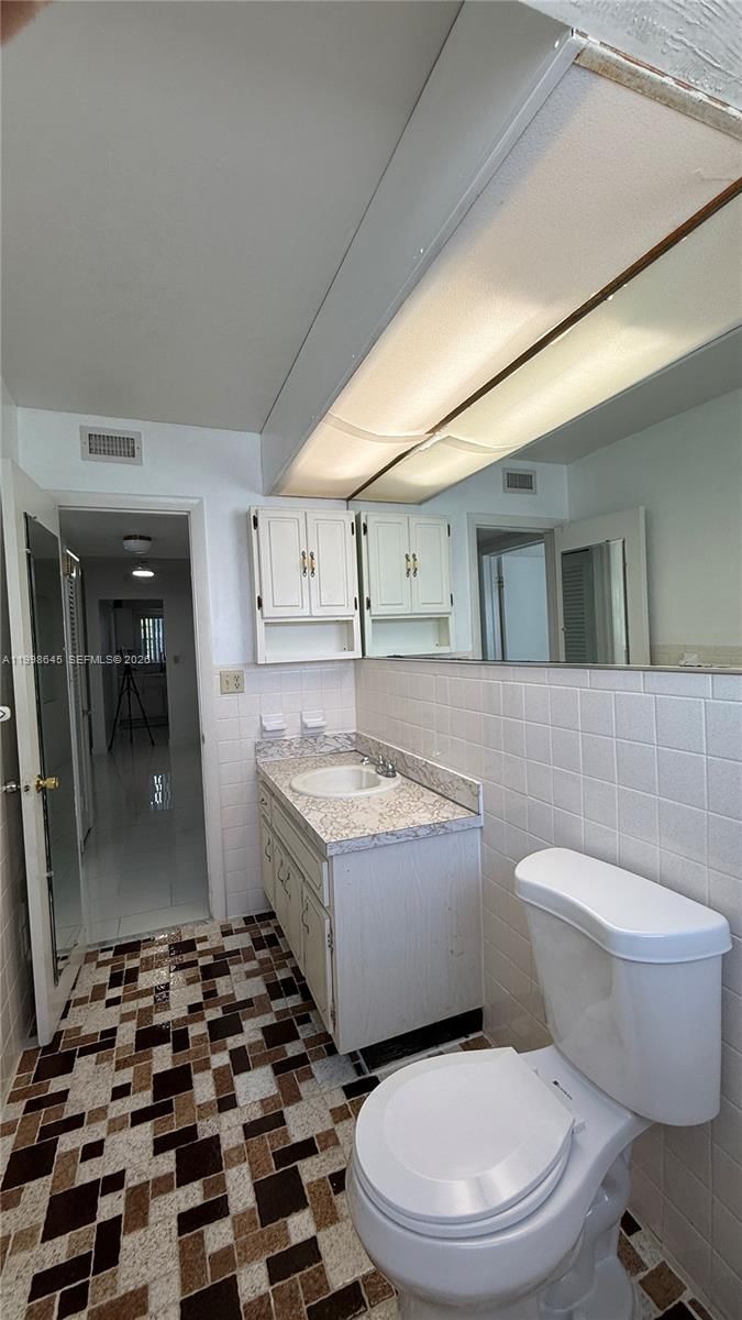 Real estate property located at 1943 Monroe St #306A, Broward, Barclay Arms Condo, Hollywood, FL