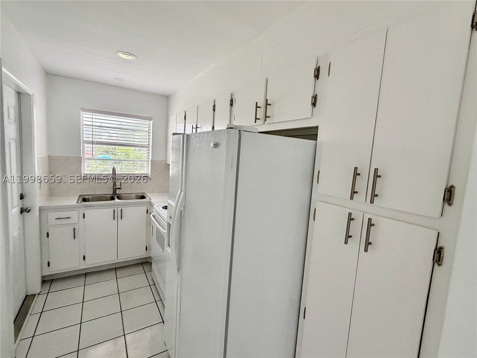 Real estate property located at 580 Egret Dr #212, Broward, Casa Paradiso Co-op, Hallandale Beach, FL
