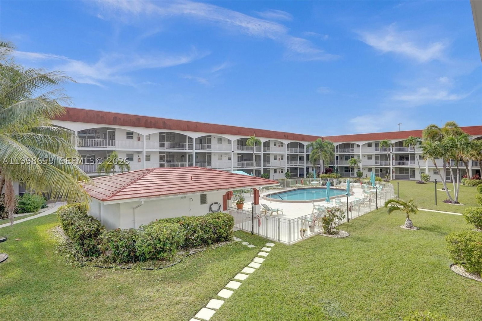 Real estate property located at 580 Egret Dr #212, Broward, Casa Paradiso Co-op, Hallandale Beach, FL