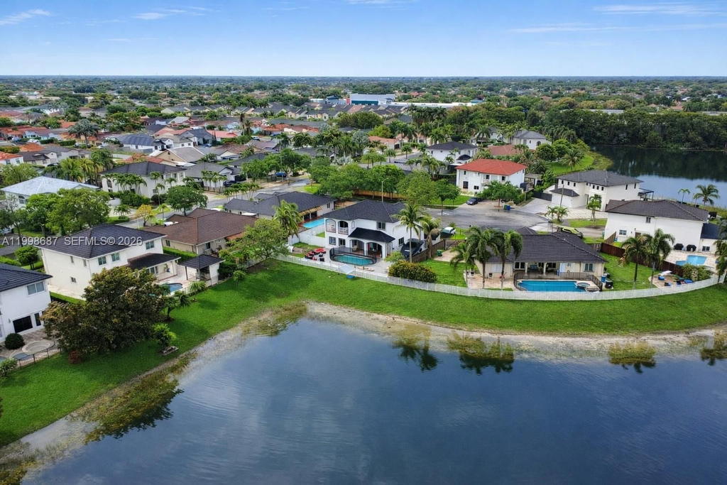 Real estate property located at 15045 38th Ter, Miami-dade, Kayla S Place, Miami, FL