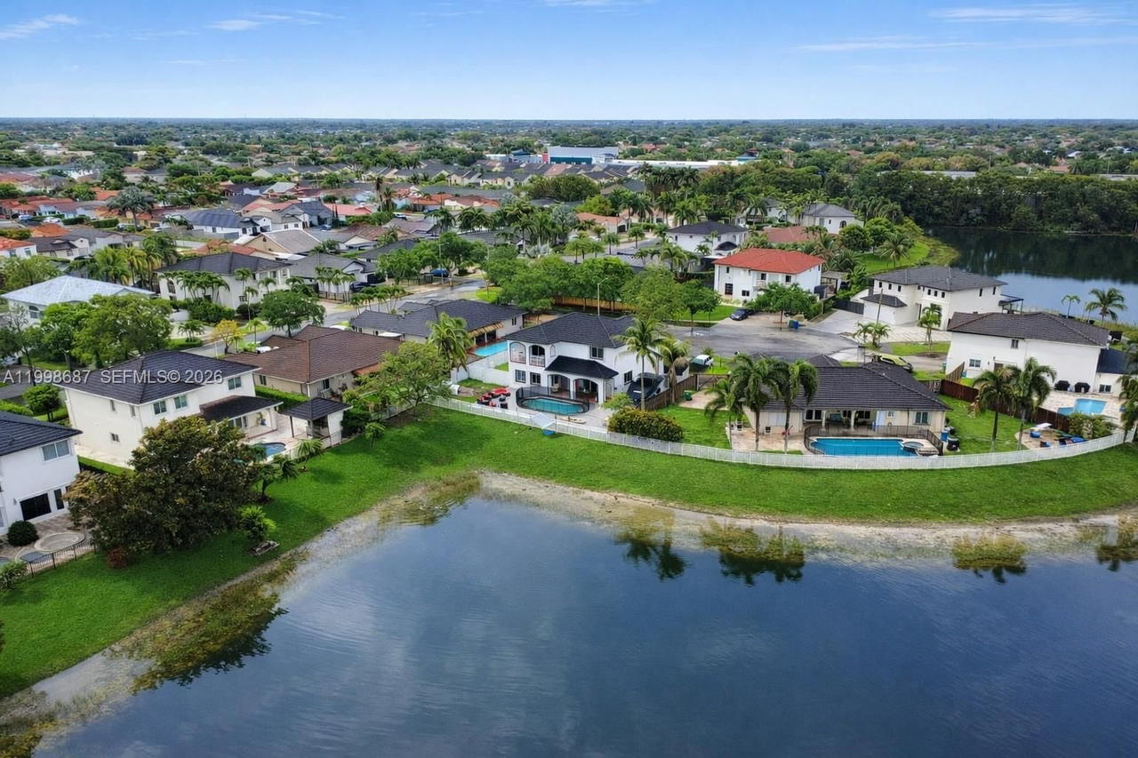Real estate property located at 15045 38th Ter, Miami-dade, Kayla S Place, Miami, FL