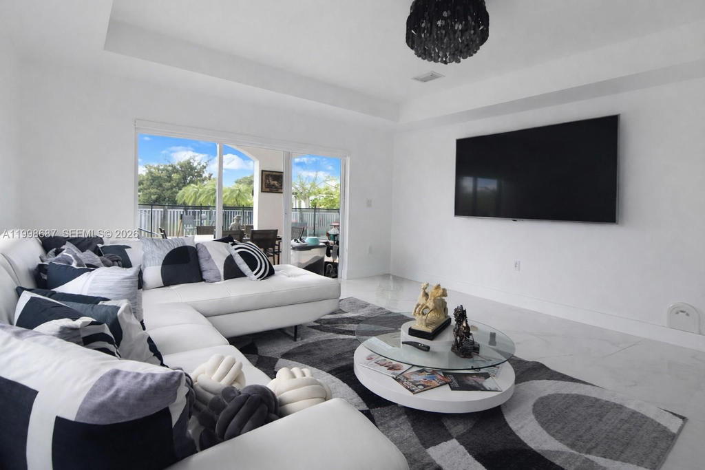 Real estate property located at 15045 38th Ter, Miami-dade, Kayla S Place, Miami, FL