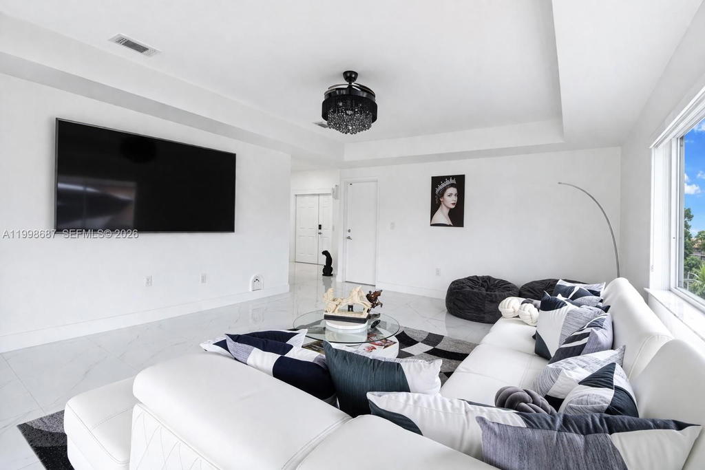 Real estate property located at 15045 38th Ter, Miami-dade, Kayla S Place, Miami, FL