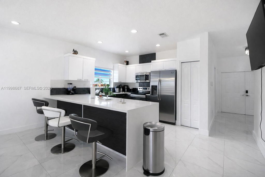 Real estate property located at 15045 38th Ter, Miami-dade, Kayla S Place, Miami, FL