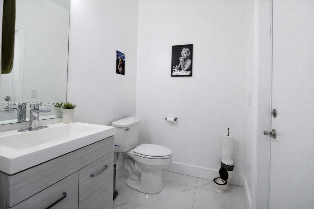 Real estate property located at 15045 38th Ter, Miami-dade, Kayla S Place, Miami, FL