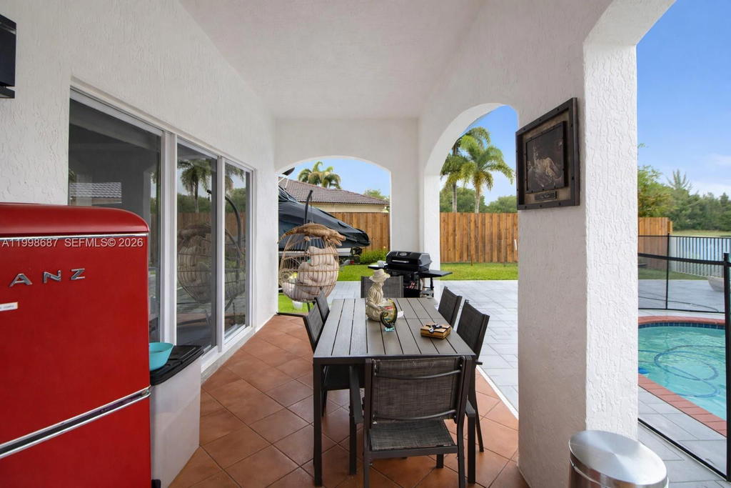 Real estate property located at 15045 38th Ter, Miami-dade, Kayla S Place, Miami, FL