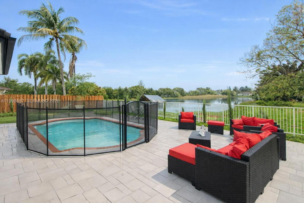 Real estate property located at 15045 38th Ter, Miami-dade, Kayla S Place, Miami, FL