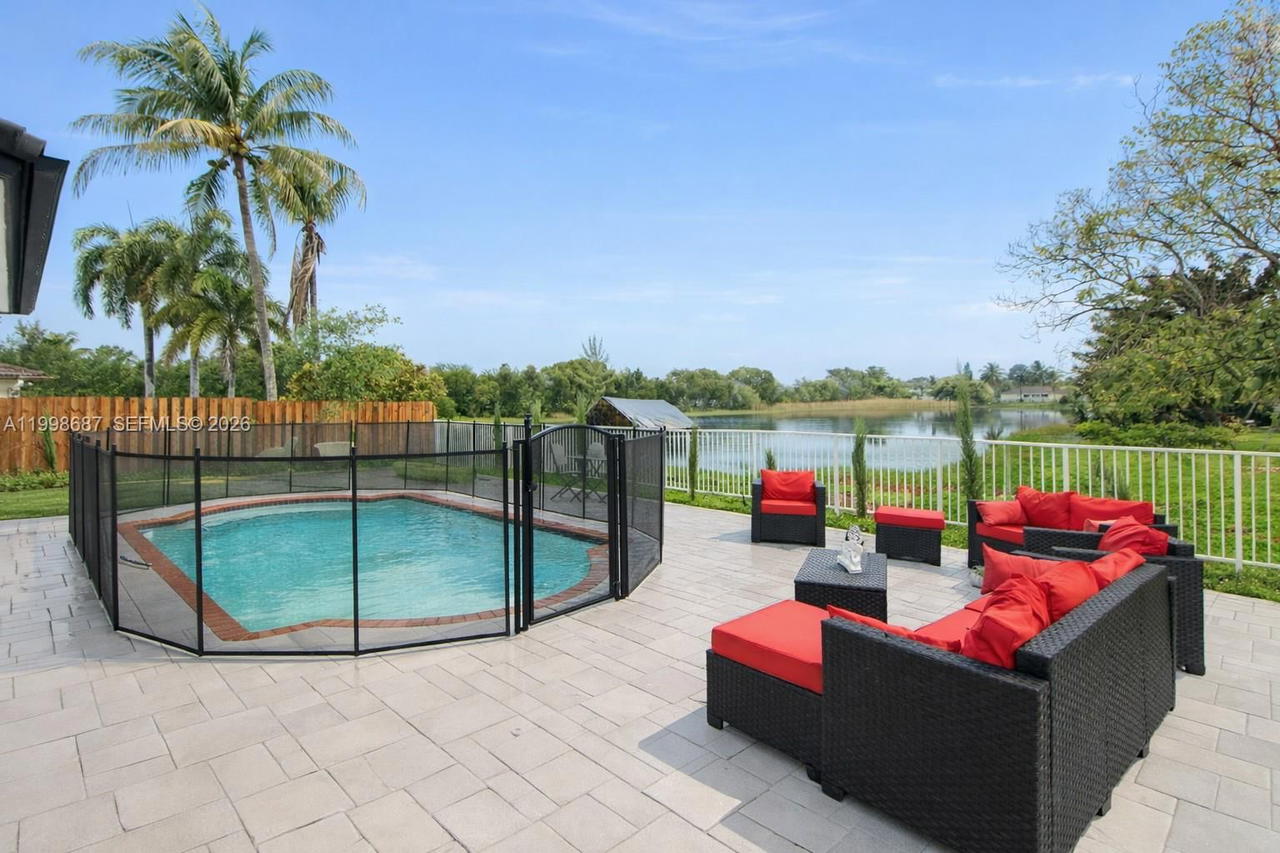 Real estate property located at 15045 38th Ter, Miami-dade, Kayla S Place, Miami, FL