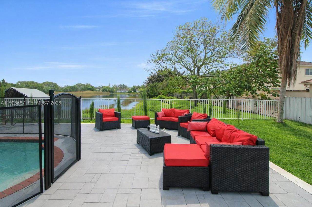 Real estate property located at 15045 38th Ter, Miami-dade, Kayla S Place, Miami, FL