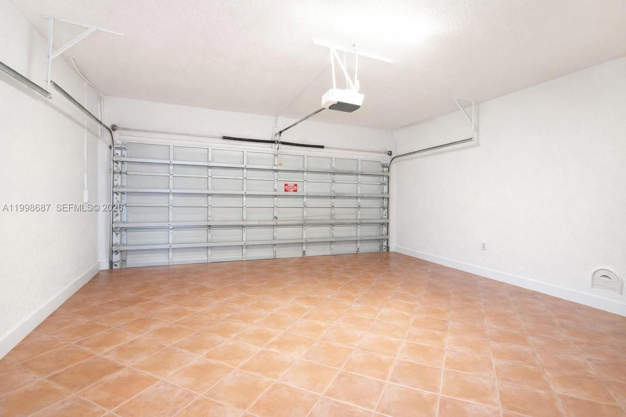Real estate property located at 15045 38th Ter, Miami-dade, Kayla S Place, Miami, FL