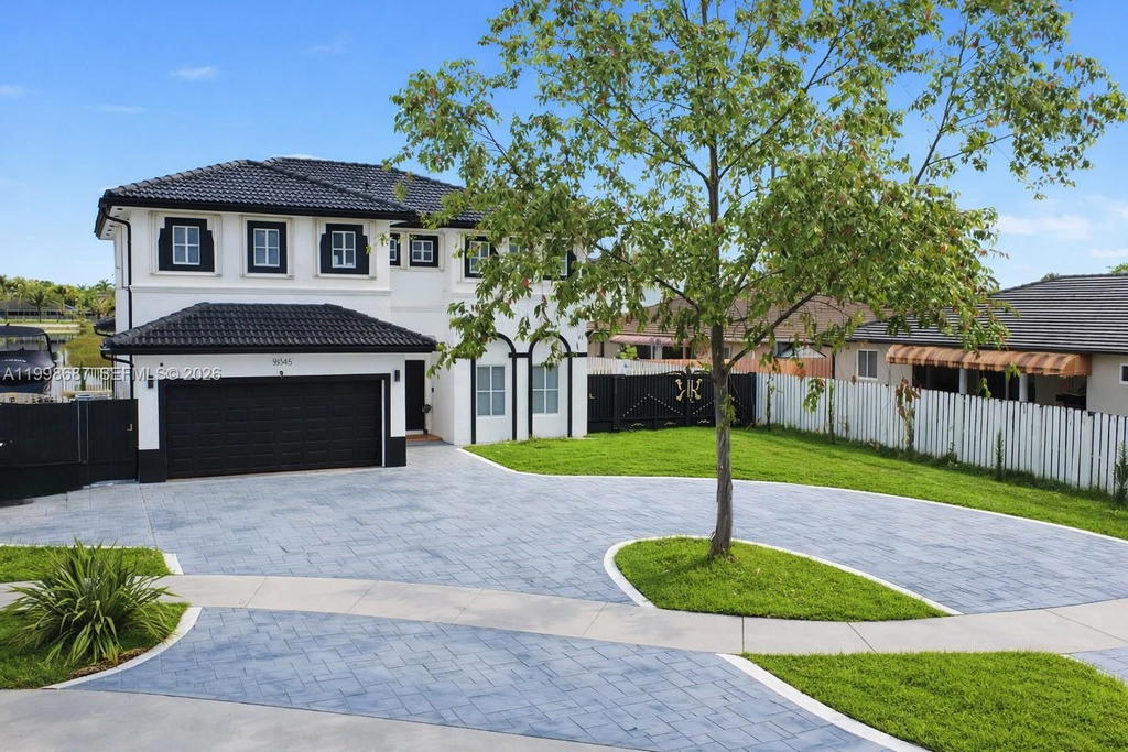 Real estate property located at 15045 38th Ter, Miami-dade, Kayla S Place, Miami, FL