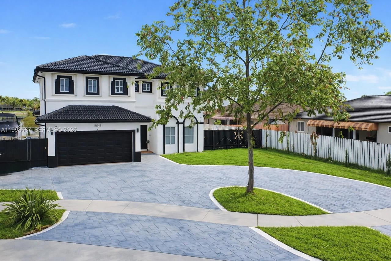 Real estate property located at 15045 38th Ter, Miami-dade, Kayla S Place, Miami, FL