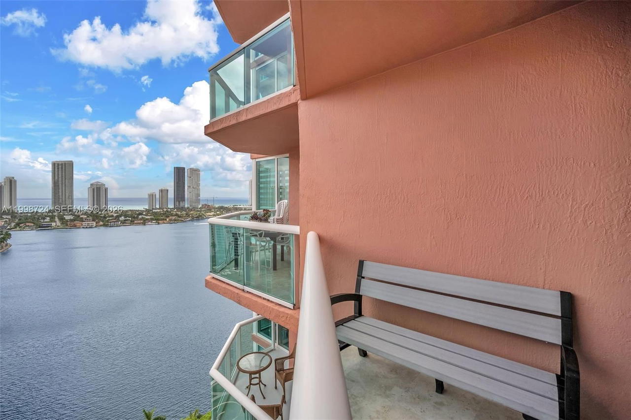 Real estate property located at 3370 Hidden Bay Dr #2407, Miami-dade, 100 Hidden Bay Condo, Aventura, FL