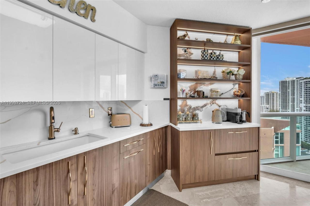 Real estate property located at 3370 Hidden Bay Dr #2407, Miami-dade, 100 Hidden Bay Condo, Aventura, FL