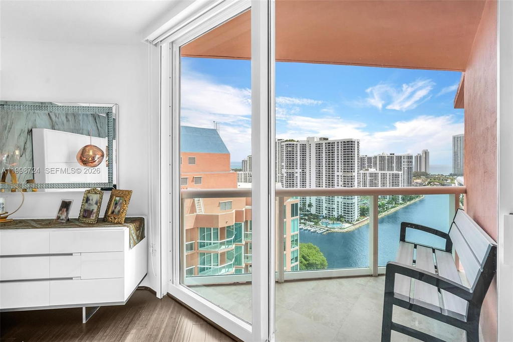 Real estate property located at 3370 Hidden Bay Dr #2407, Miami-dade, 100 Hidden Bay Condo, Aventura, FL