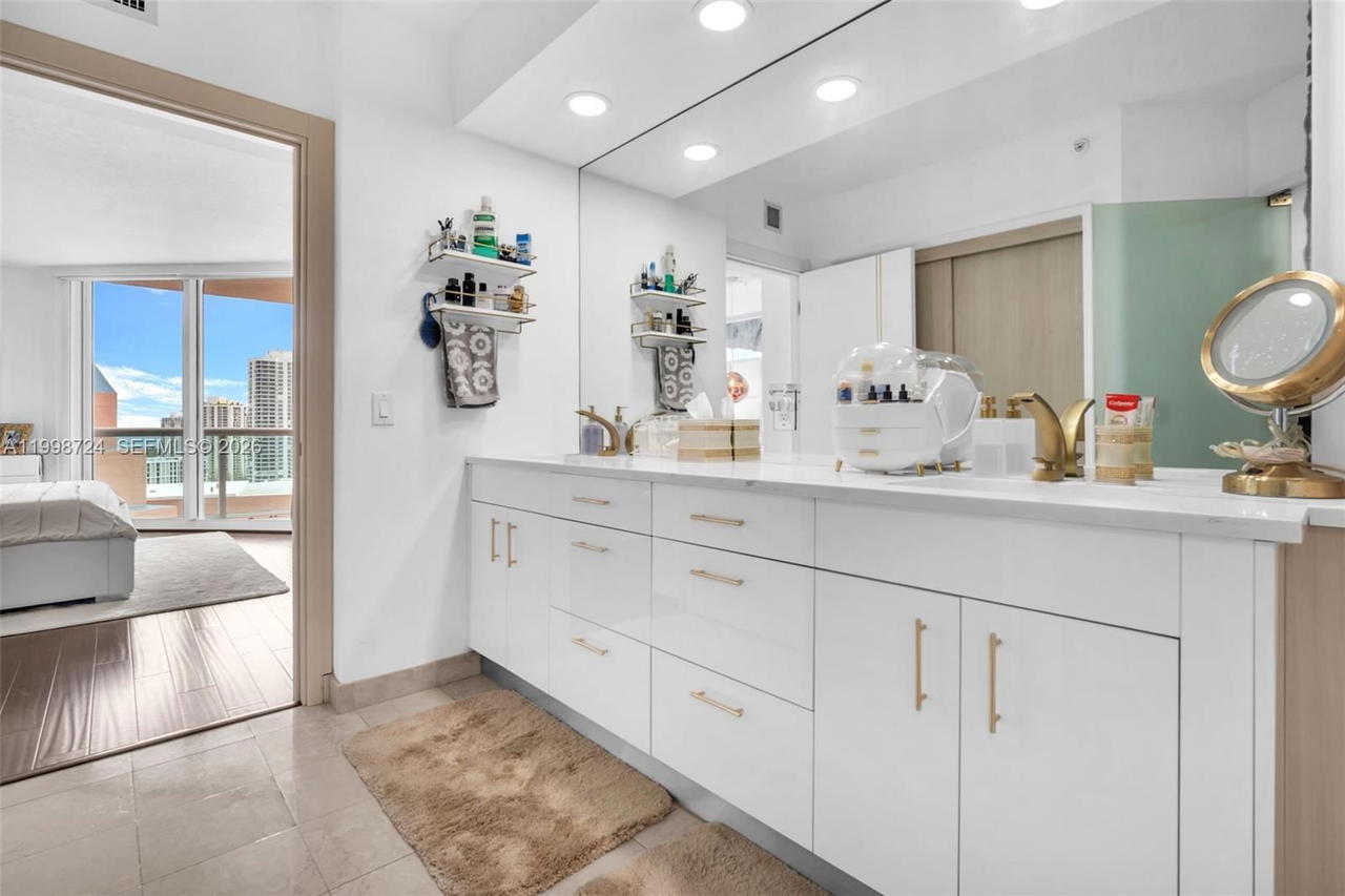 Real estate property located at 3370 Hidden Bay Dr #2407, Miami-dade, 100 Hidden Bay Condo, Aventura, FL