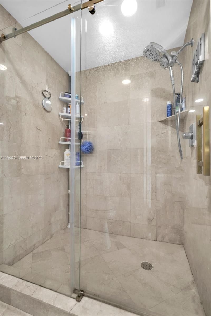 Real estate property located at 3370 Hidden Bay Dr #2407, Miami-dade, 100 Hidden Bay Condo, Aventura, FL