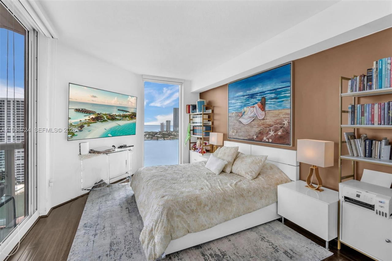 Real estate property located at 3370 Hidden Bay Dr #2407, Miami-dade, 100 Hidden Bay Condo, Aventura, FL