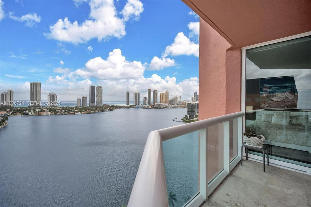 Real estate property located at 3370 Hidden Bay Dr #2407, Miami-dade, 100 Hidden Bay Condo, Aventura, FL